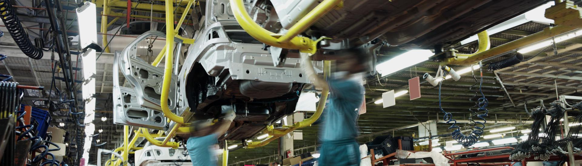 Automotive assembly line with workers: production process where VERPOSE can be of great benefit