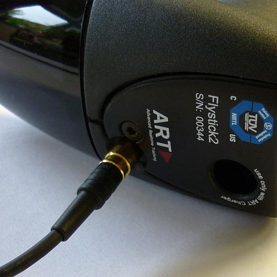 Flystick2 ist auch in einer kabelgebundenen Version erhältlich