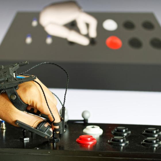 ART Fingertracking2_Tactile_powerwall_800x597 ART's Fingertracking2Tactile front of a powerwall - perfect for accurate optical tracking